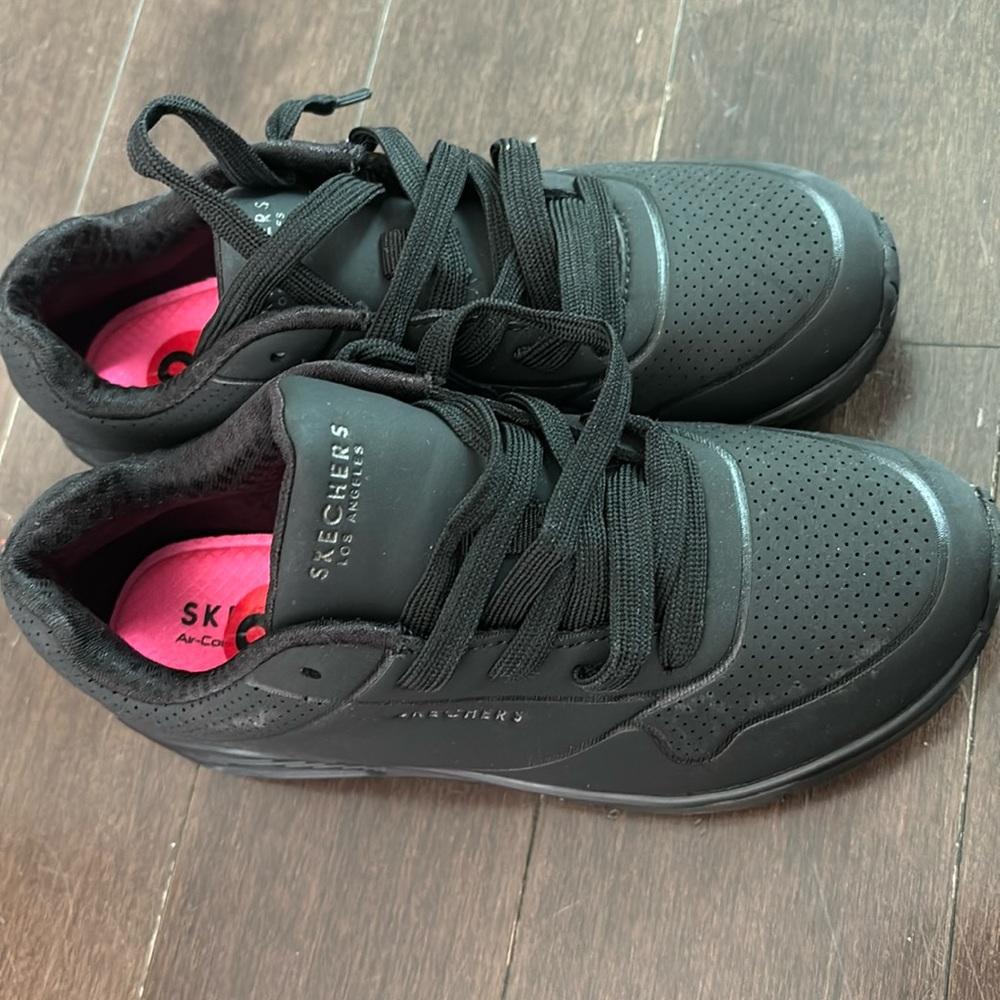 SKECHERS BLACK RUNNING SHOES SIZE 2